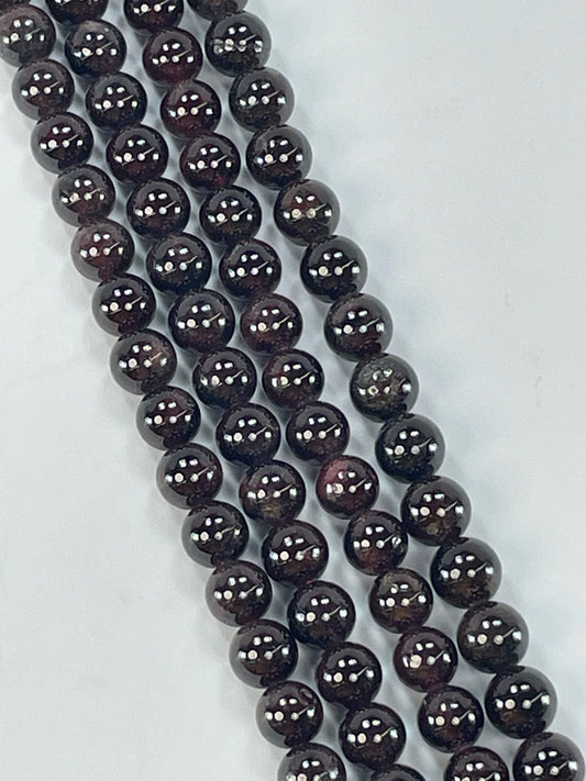 Garnet Round 8mm, 16" Strand